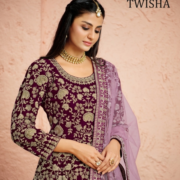 COPY - Beautiful Velvet Party Gown Dress - Picture 7 of 8